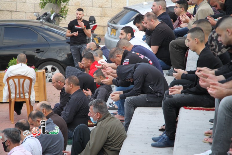 فيديو: شعائر  صلاة  وخطبة عيد الفطر  من مسجد صلاح الدين والشيخ اشرف عيسى يؤكد : حال مجتمعنا لا يُبشر بخير ... العنف والجريمة احتلا عقول شبابنا لبعدهم عن دينهم       